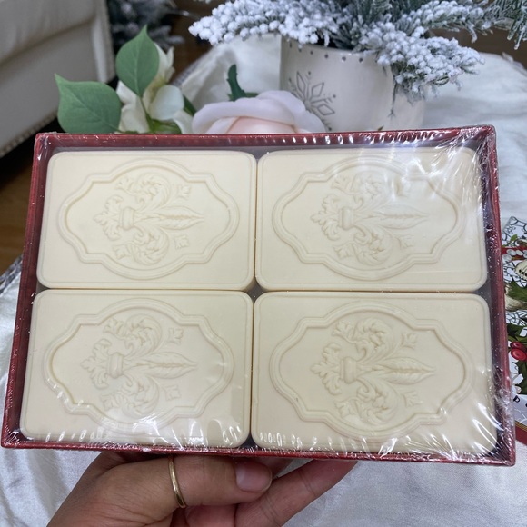 Set 4 Bars Fiorentino Christmas Soap 4.40 Oz Each Florence Italy - Picture 3 of 7
